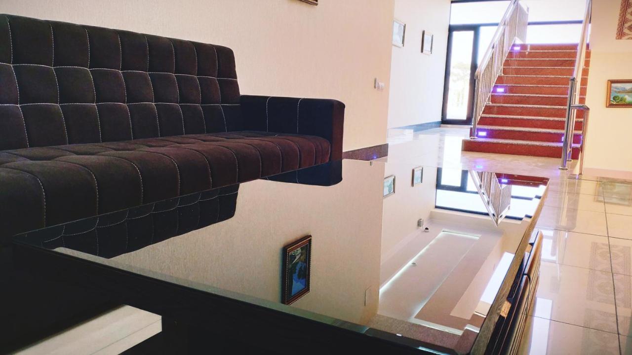 Hotel Buston Chkalovsk Екстер'єр фото